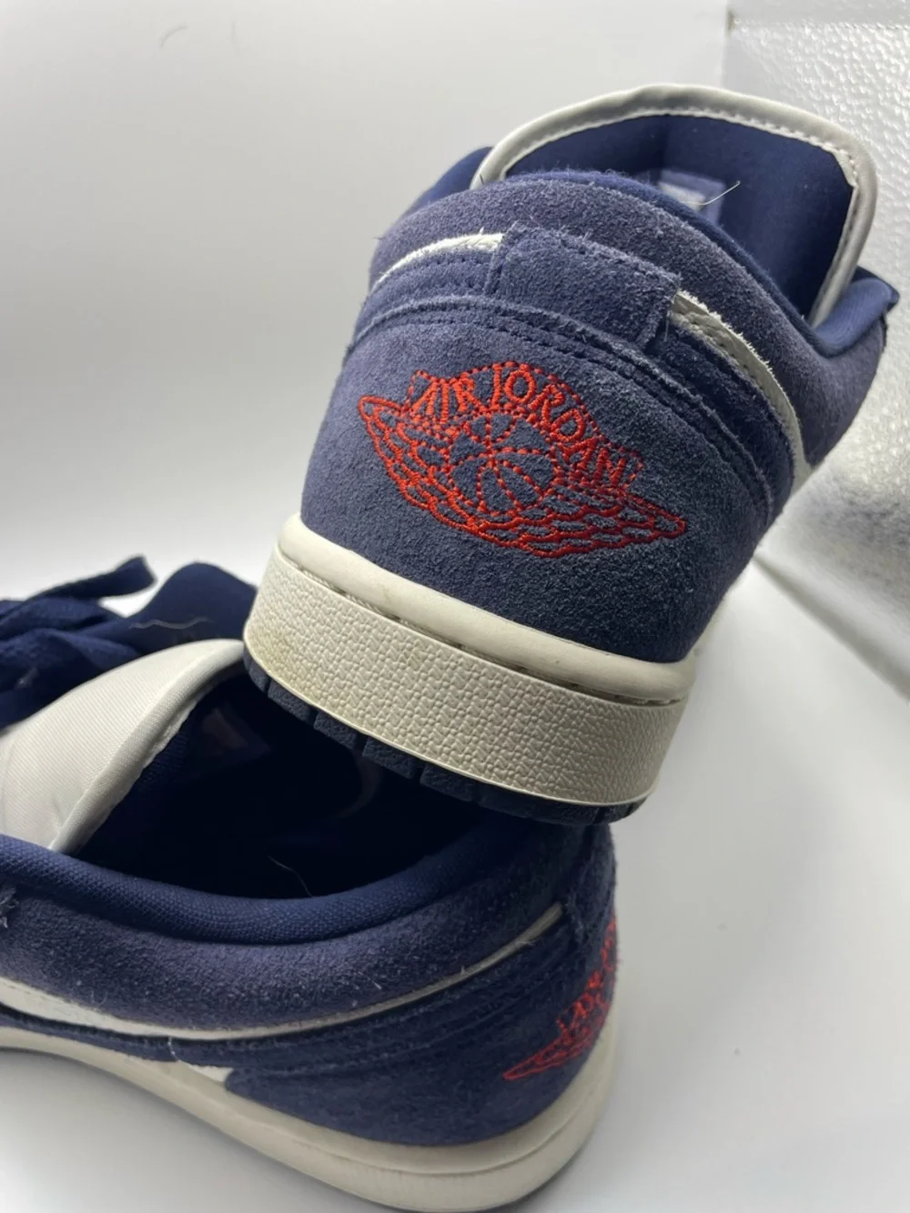 Nike Navy & White‎ Low-Top Sneakers with Yellow Logo
